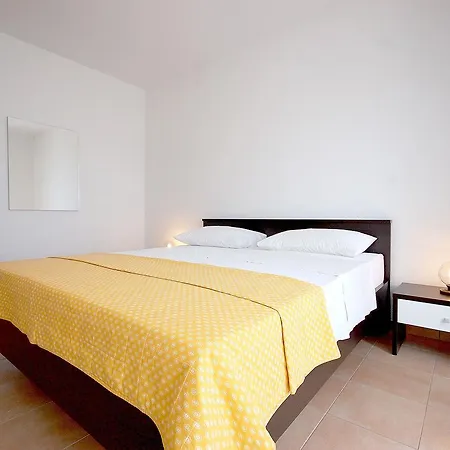 아파트 Brusicad By El-pi Tours 반타치치