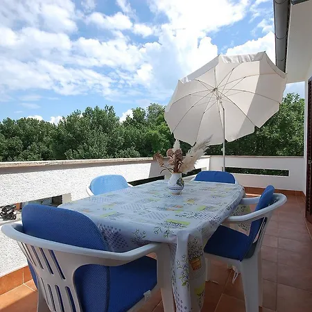 Brusicad By El-pi Tours 아파트 반타치치